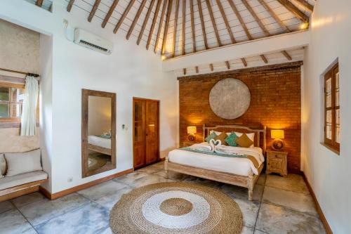 a bedroom with a bed and a mirror at Villa Amsa - Tropical Paradise in Seminyak Center in Seminyak