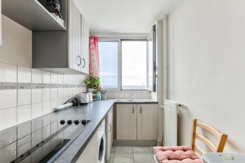 1BR Flat view on Eiffel Tower and Sacré-Coeur