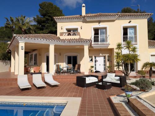 Villa with Pool and Boule right on Alhaurin Golf