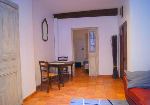 Gallery image of Studio Hôtel in Caunes-Minervois
