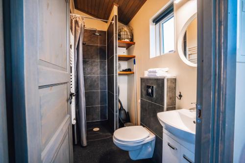 Koupelna v ubytování Blue View Cabin 5B With private hot tub