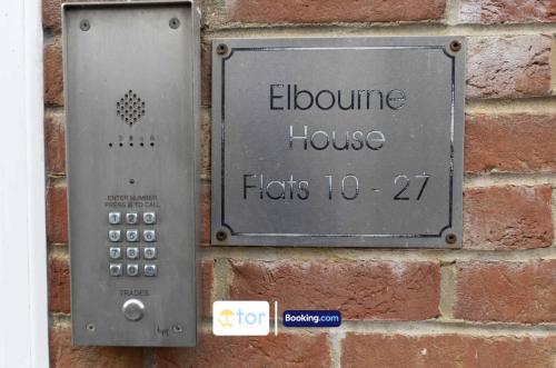 a metal sign on a brick wall with the words echo house at 2 Bedroom Apartment By The One Retreats Short Lets & Serviced Accommodation Horley Close To Gatwick Airport in Horley