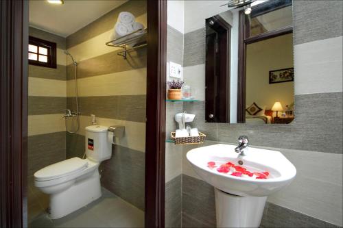 a bathroom with a toilet and a sink at Blue Lake Homestay in Hoi An