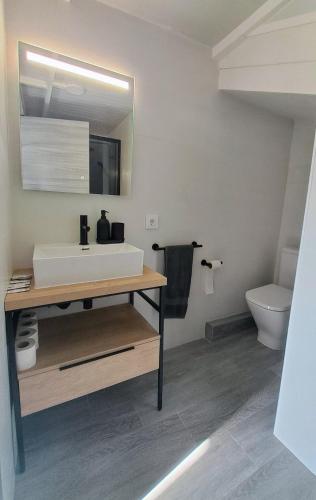 a bathroom with a white sink and a toilet at Topdown Apartments in Hospitalet de Llobregat