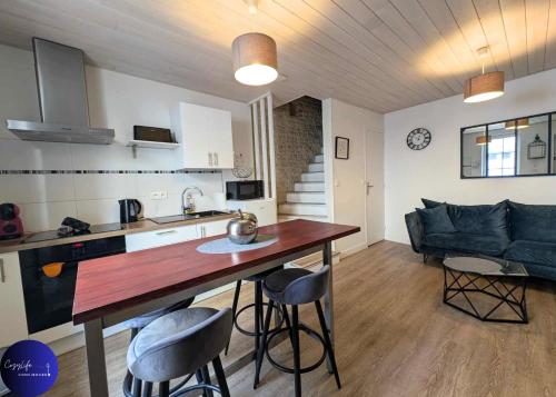 a kitchen and living room with a table and chairs at Le Paul by CozyLife - Centre Ville - Gare in Niort