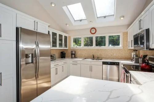 Una cocina o zona de cocina en Villa Xmart - Luxury with pool