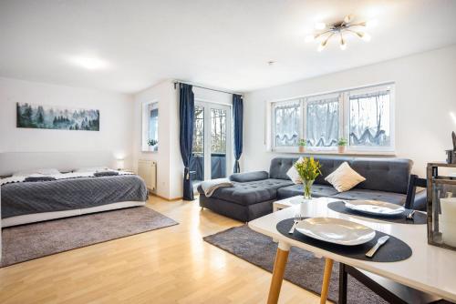 a bedroom and living room with a bed and a table at Moderne Unterkunft in Leutkirch in Leutkirch im Allgäu