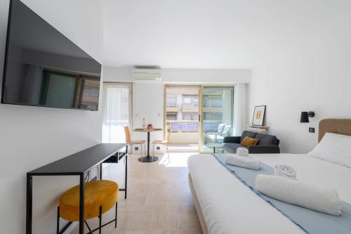 Studio with Terrace 2 Minutes from La Croisette
