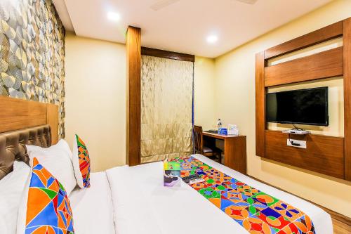Postel nebo postele na pokoji v ubytování FabHotel Arton Suite - Nr Mumbai International Airport
