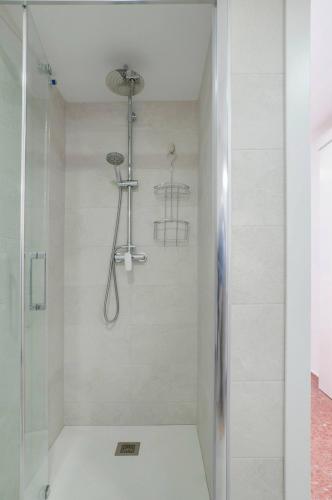 041 Bright 3 Bed, Sea Views Beach Apt