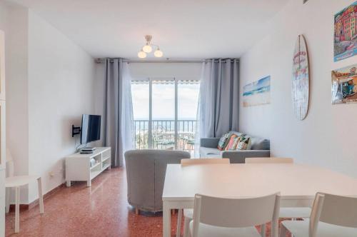 041 Bright 3 Bed, Sea Views Beach Apt
