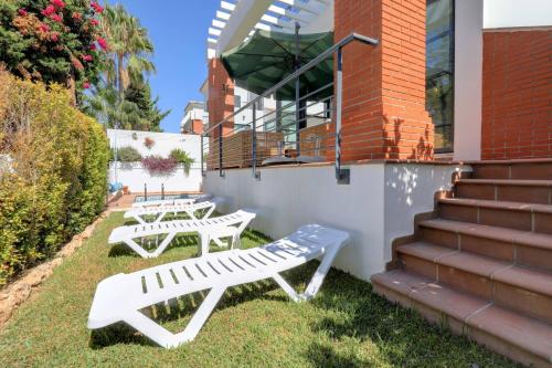 011 Bright and Spacious Villa, Private Heated Pool