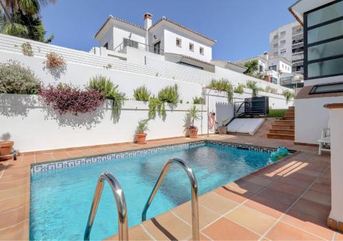011 Bright and Spacious Villa, Private Heated Pool
