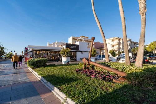 031 Beachfront 2 Bed La Carihuela Private Apartment