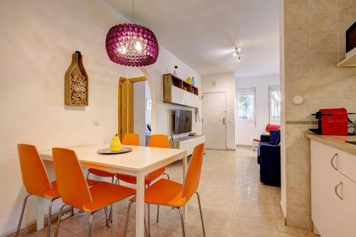 031 Beachfront 2 Bed La Carihuela Private Apartment