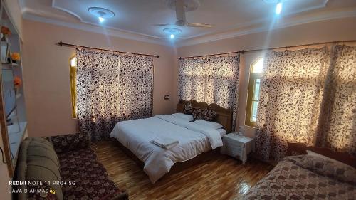 Postel nebo postele na pokoji v ubytování The Vintage Kashmir Homestay