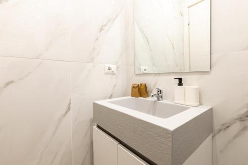 HOST4U - EDOARDO'S HOUSE in Milan City