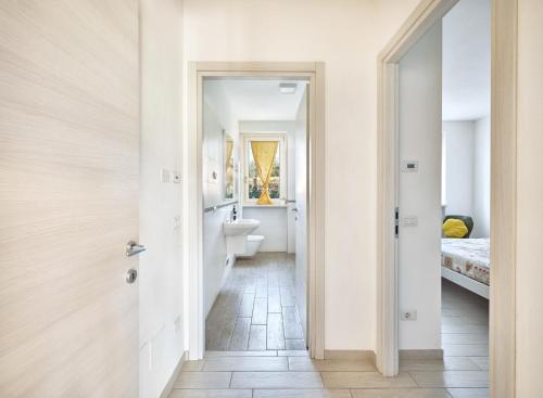 a hallway with a bathroom with a toilet and a sink at RESIDENZA PASTRENGO apartments - Regarda Travel in Pastrengo