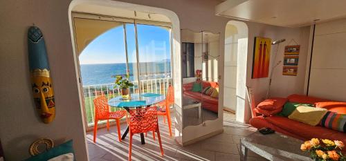 Photo de la galerie de l'établissement T2 vue mer imprenable, à Six-Fours-les-Plages