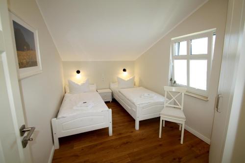 Postel nebo postele na pokoji v ubytování Landhaus Boddenhus