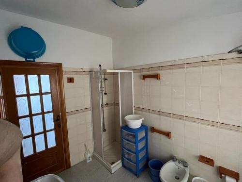 Bilik mandi di Two bedrooms apartment in Orosei