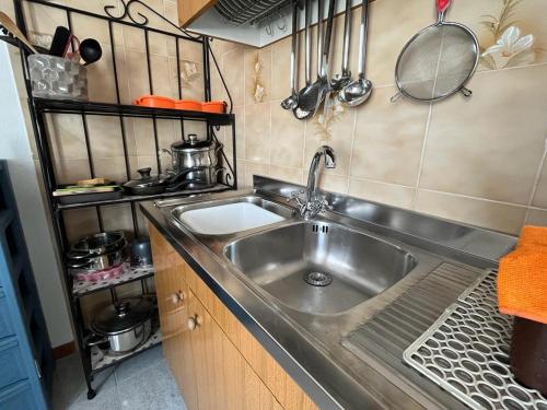 Η κουζίνα ή μικρή κουζίνα στο Two bedrooms apartment in Orosei