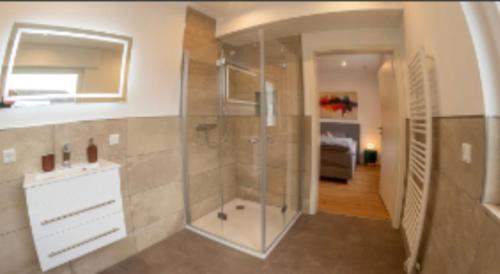 Ένα μπάνιο στο S-Rooms Zimmervermietung 3,4