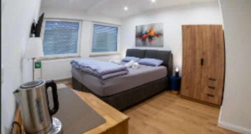 Ένα ή περισσότερα κρεβάτια σε δωμάτιο στο S-Rooms Zimmervermietung 3,4
