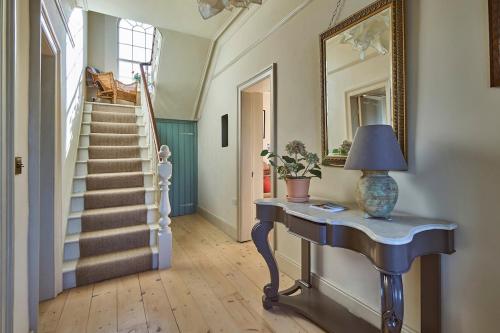 Φωτογραφία από το άλμπουμ του Charming townhouse with sunny garden σε Donaghadee