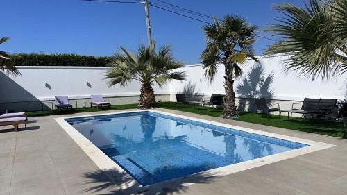 Πισίνα στο ή κοντά στο Isea Wood Villa