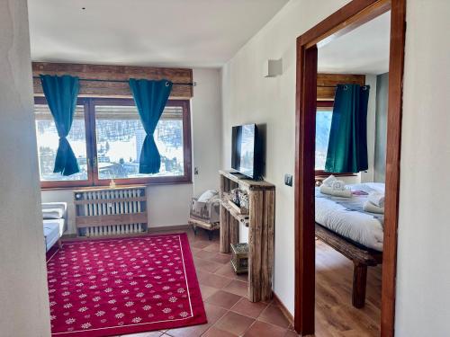a room with a bedroom with a bed and a window at Belle Vue - GestingHome in Sestriere