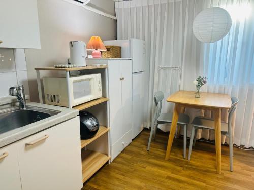 a small kitchen with a table and a microwave at Stay Cozy Corner Gangnam, Suseo, Ilwon-dong, Samsung Hospital, a 7-minute walk from Daecheong Statio in Seoul