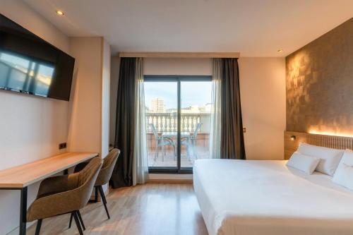 Postel nebo postele na pokoji v ubytování Petit Palace Eixample