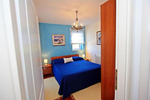 En eller flere senge i et værelse på Holiday Home Laura