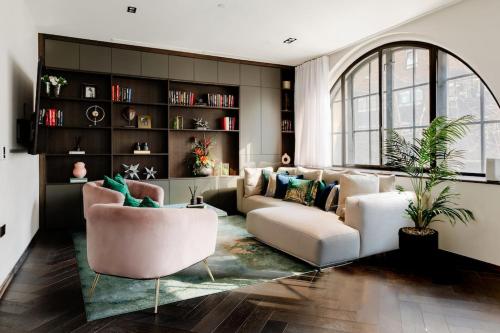 a living room with two couches and a table at JOKER! Off Oxford St! 3Bed 3Bath LuXXe Hideaway for Stylish Families and Couples in London