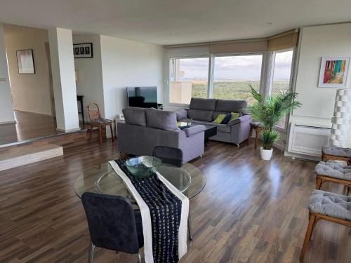 Spacious Apartment in Valencia with Sea View - 160 sqm photo 26