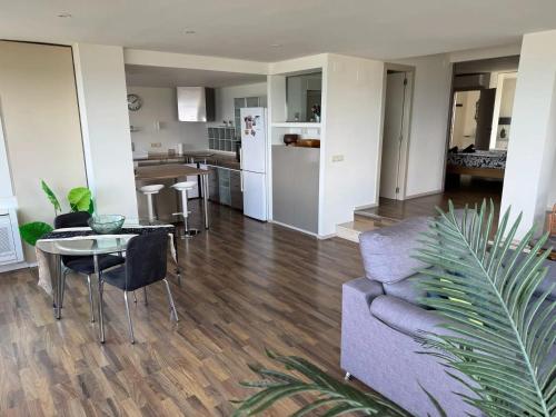 Spacious Apartment in Valencia with Sea View - 160 sqm photo 22