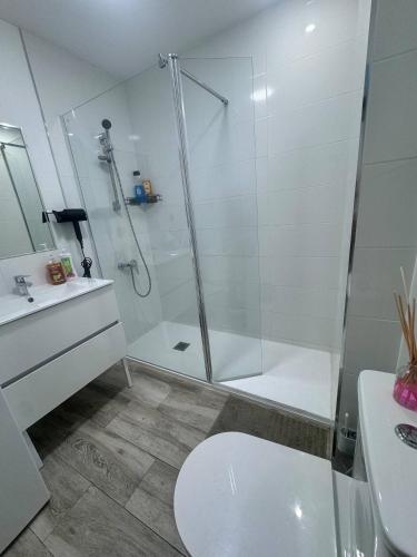 Cozy Room in Modern Shared Apartment in Atalaya, Spain photo 4