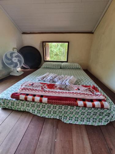 Un ou plusieurs lits dans un hébergement de l'établissement Chalé Trilha SacoBravo