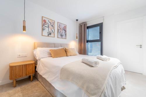 Casa Lozano - Sea View Apartment with Terrace and Pool, Higueron West, Fuengirola