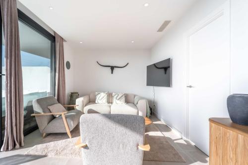 Casa Lozano - Sea View Apartment with Terrace and Pool, Higueron West, Fuengirola