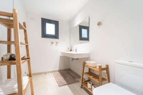 Casa Lozano - Sea View Apartment with Terrace and Pool, Higueron West, Fuengirola