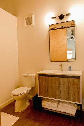 Ένα μπάνιο στο Loom Room Retreat