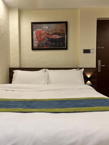 Ein Bett oder Betten in einem Zimmer der Unterkunft Harsha Boutique Hotel