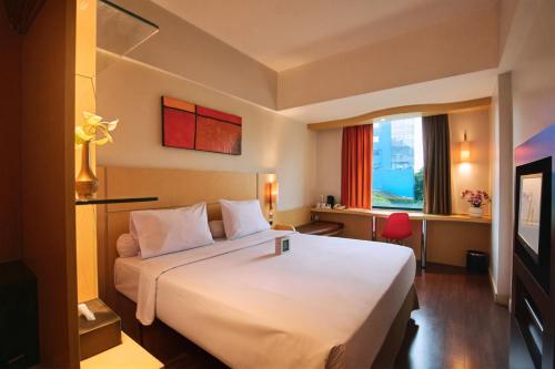 Ένα ή περισσότερα κρεβάτια σε δωμάτιο στο Horison Arcadia Wahid Hasyim