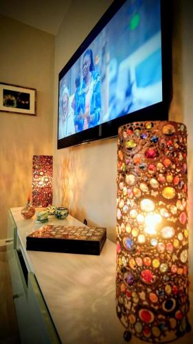 TV a/nebo společenská místnost v ubytování Oasis of charm in Brussels!