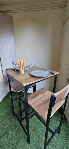 T2 Chambre Miroir jardin et parking privé Marseille photo 16