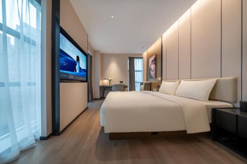Ένα ή περισσότερα κρεβάτια σε δωμάτιο στο Atour Hotel Dazhou Quxian Wealth Center