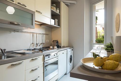 GuestHost - Corso Como Chic Apartment