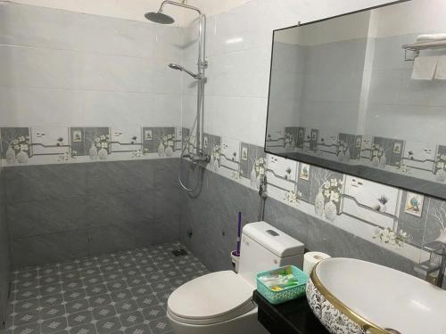 Koupelna v ubytování TAM CỐC ĐỨC VÂN HOMESTAY